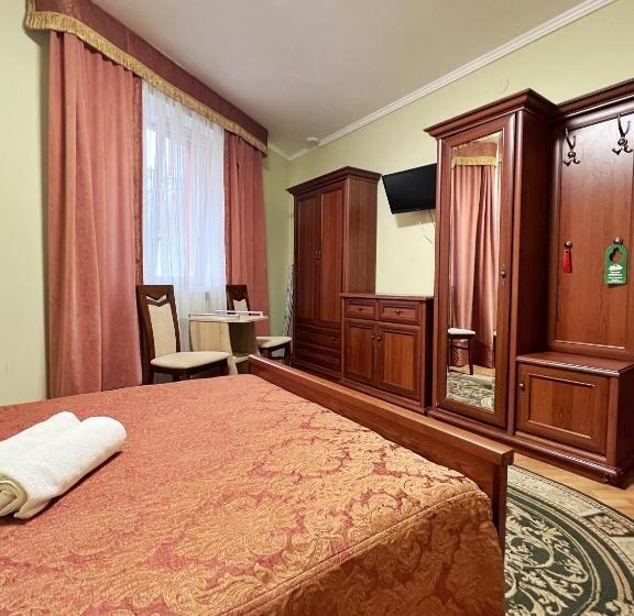 اتاق اکونومی, Premyer