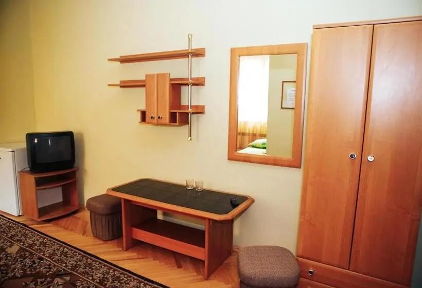 Habitació Estàndard, Rawa