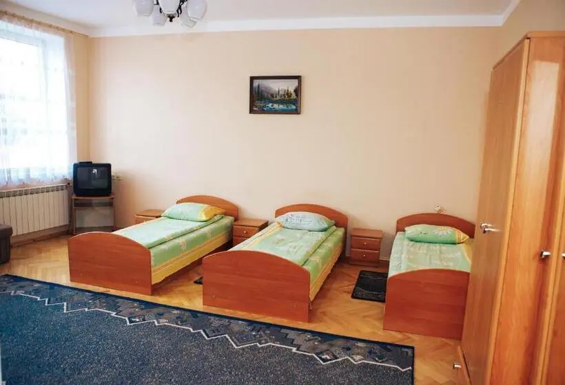 Habitació Triple Clàssica, Rawa