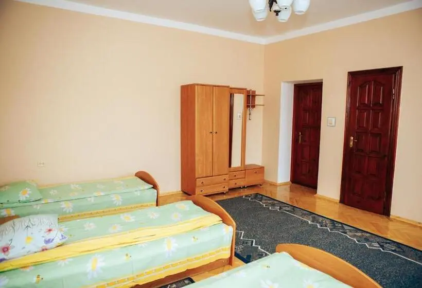 Habitació Triple Clàssica, Rawa