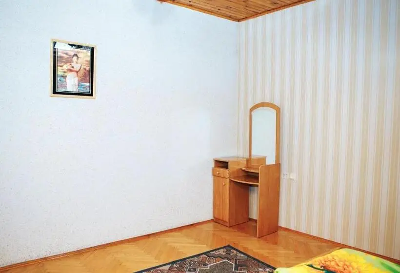 Habitació Triple Clàssica, Rawa