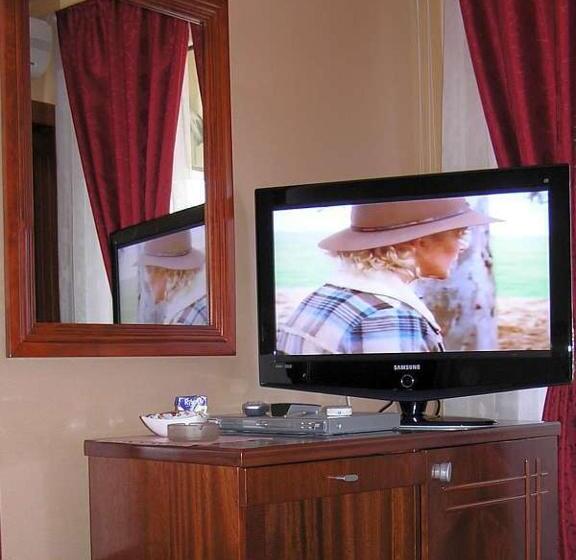 Superior Kolmen Hengen Huone, Royal