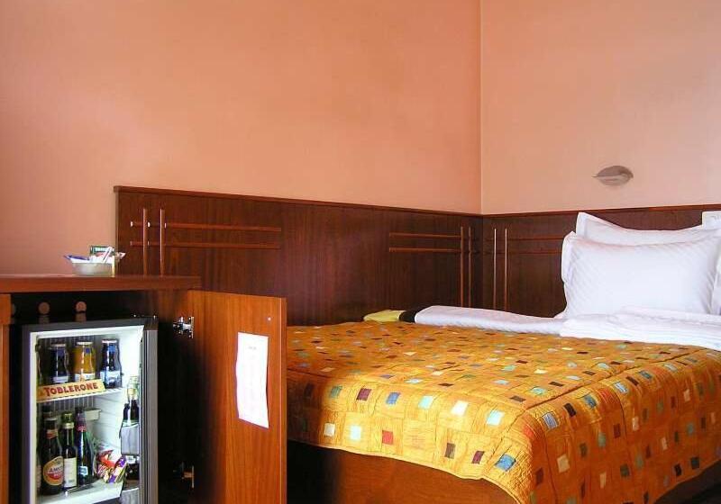 Superior Kolmen Hengen Huone, Royal