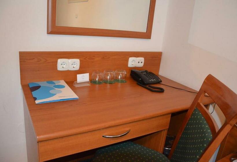 اتاق استاندارد سه نفره, Tisa