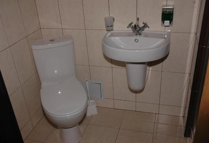 Juniorsvit, гостинний двір