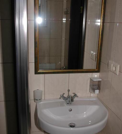 Standardrum, гостинний двір