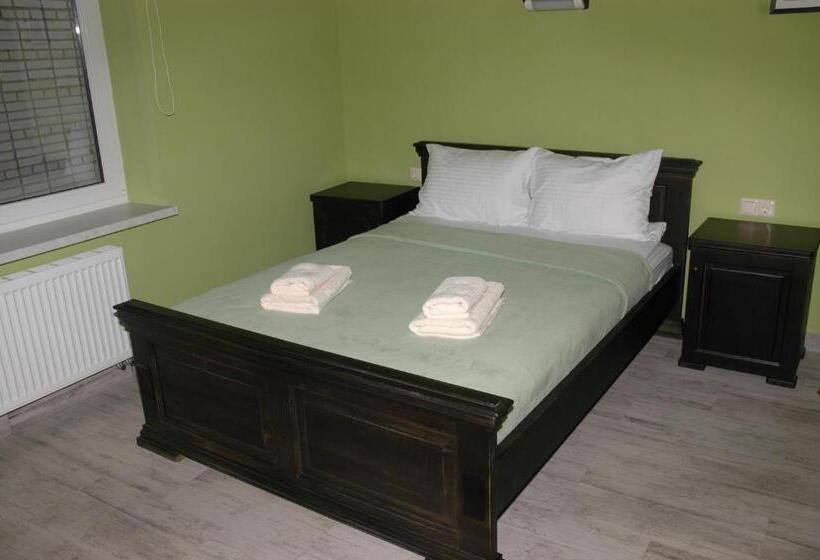 Standardrum, гостинний двір