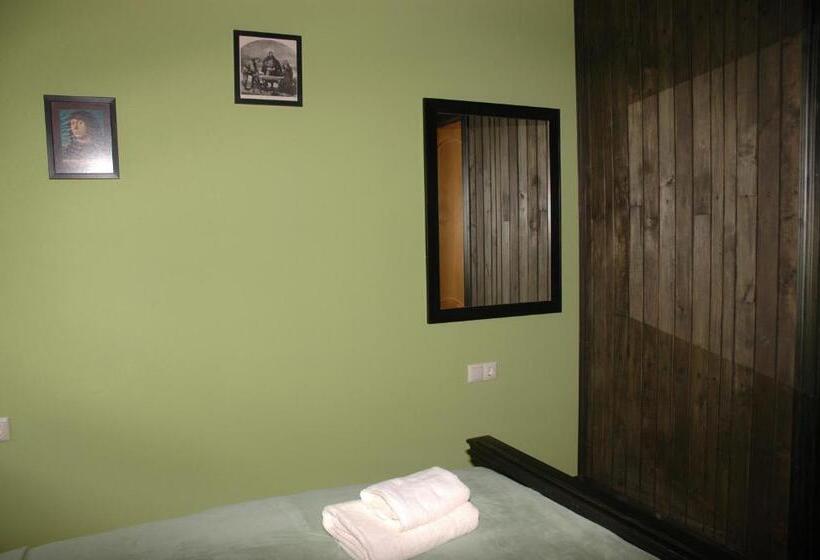 Basic Rum, гостинний двір