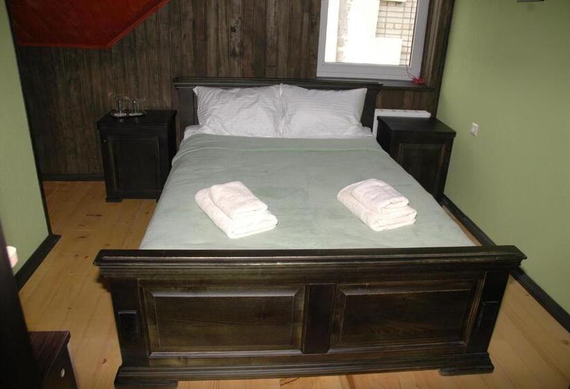 Basic Rum, гостинний двір