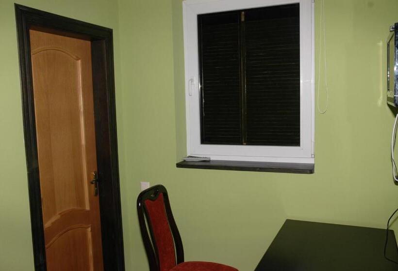 Standard Enkelrum, гостинний двір