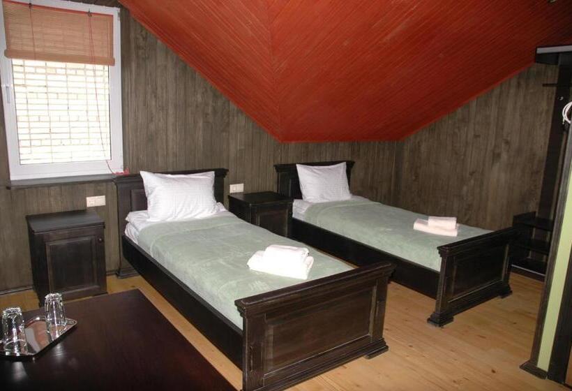 Superior Familjerum, гостинний двір