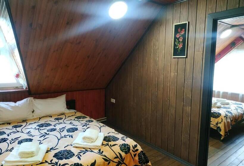 Standard Fyrbäddsrum Delat Badrum, гостинний двір