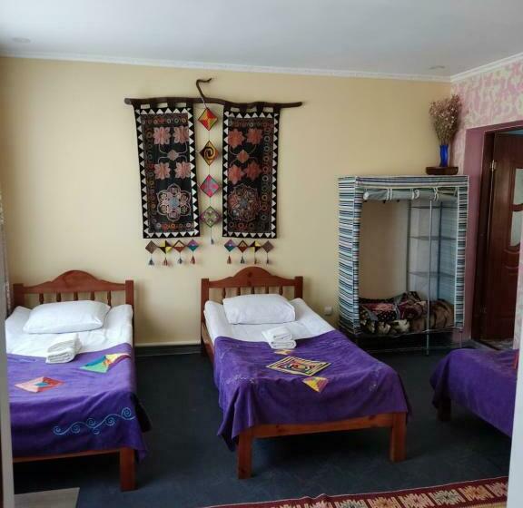 اتاق کلاسیک سه تخته, Guest House Emily