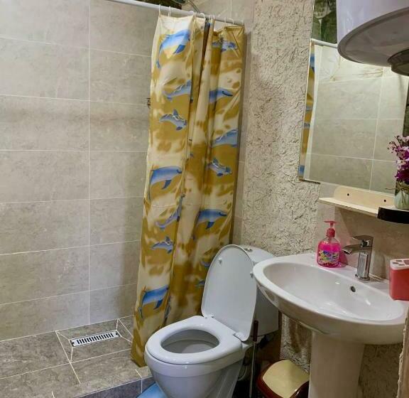 اتاق کلاسیک سه تخته, Guest House Emily