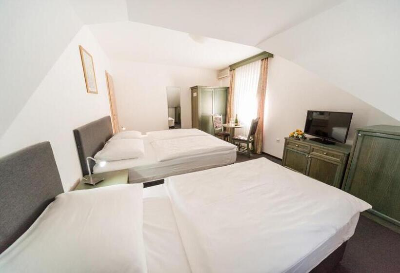 اتاق استاندارد سه نفره, Guesthouse Haler