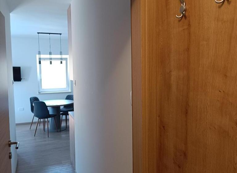 آپارتمان 1 خوابه با بالکن, Guesthouse Haler