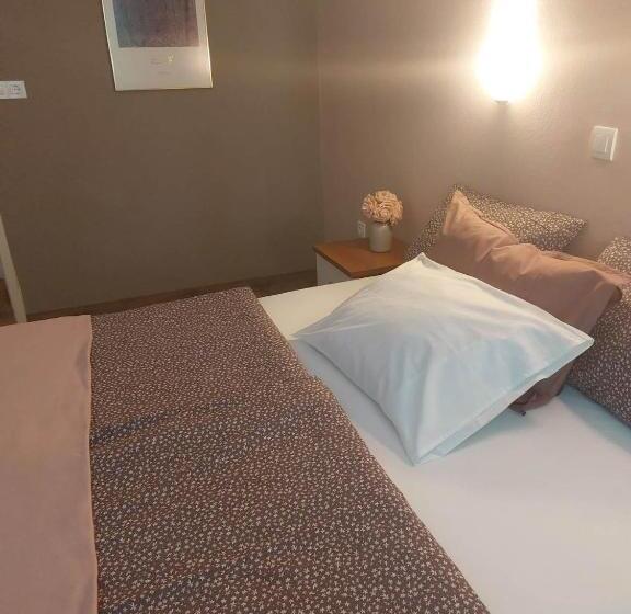 اتاق استاندارد سه نفره, Guesthouse Ob Sotočju Budič