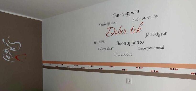 اتاق استاندارد سه تخته با بالکن, Guesthouse Ob Sotočju Budič