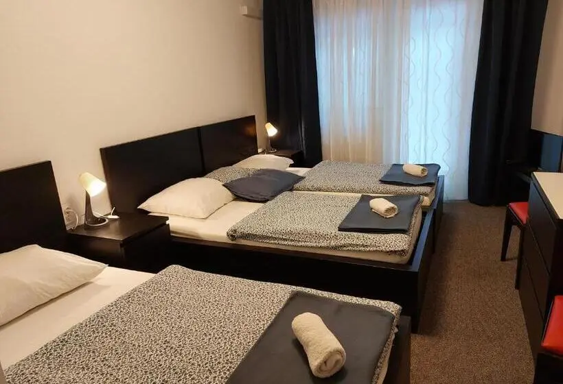اتاق استاندارد سه تخته با بالکن, Guesthouse Ob Sotočju Budič
