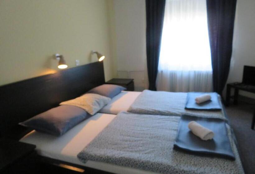 سوئیت با چشم‌انداز رودخانه, Guesthouse Ob Sotočju Budič