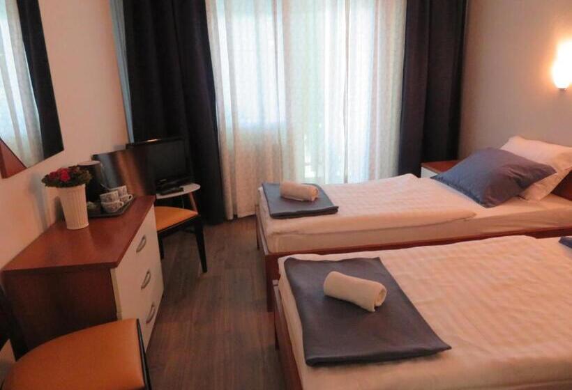 سوئیت با چشم‌انداز رودخانه, Guesthouse Ob Sotočju Budič