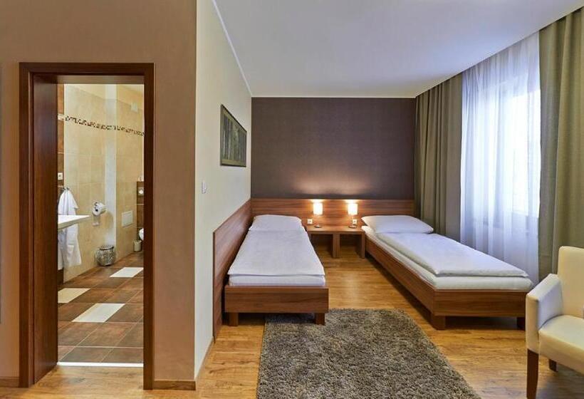 标准间, Penzion Club