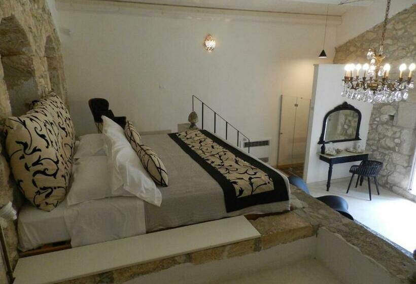 Deluxe Suite King Bed, Scilla Maris Charming Suites