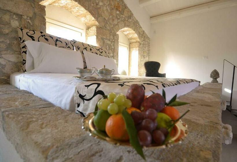Deluxe Suite King Bed, Scilla Maris Charming Suites