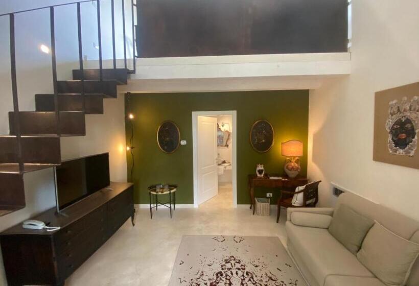 سوییت با چشم‌انداز دریا, Scilla Maris Charming Suites