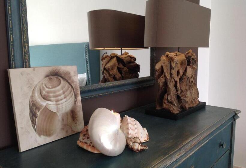 חדר דחוקס עם מיטת קינג, Scilla Maris Charming Suites