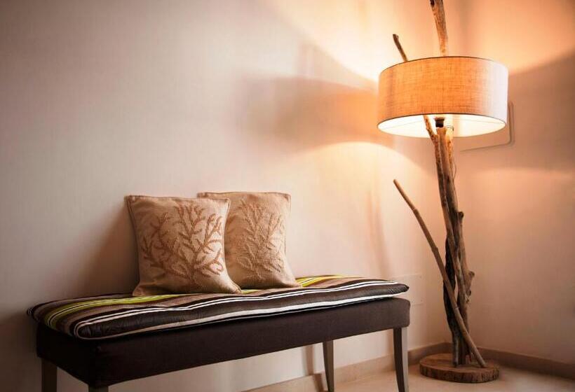 اتاق لوکس با تخت بزرگ, Scilla Maris Charming Suites
