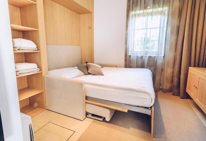سوئیت پریمیوم, Tri Lučke Hotel & Restaurant