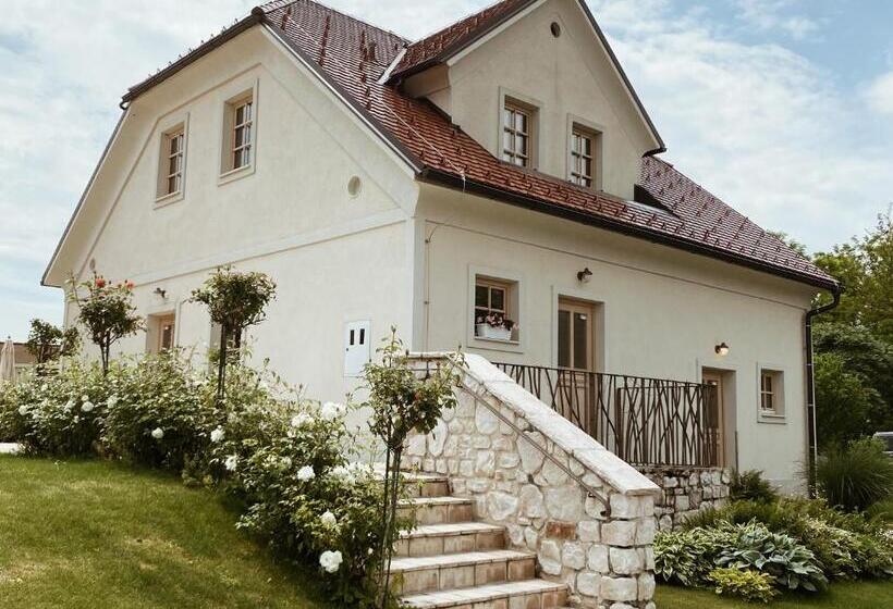سوئیت پریمیوم, Tri Lučke Hotel & Restaurant