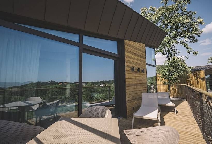 سوییت لوکس, Tri Lučke Hotel & Restaurant