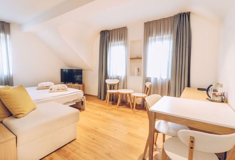 سوئیت پریمیوم, Tri Lučke Hotel & Restaurant