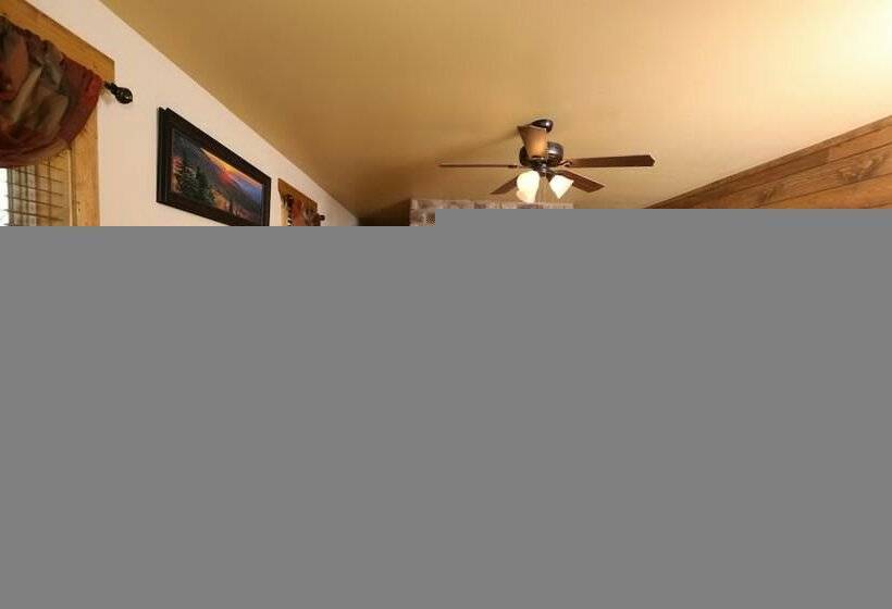 キャビン, Above It All   Four Bedroom Cabin