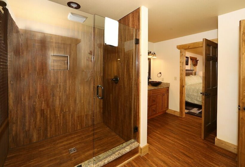 キャビン, Above It All   Four Bedroom Cabin