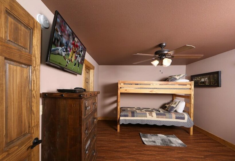 キャビン, Above It All   Four Bedroom Cabin