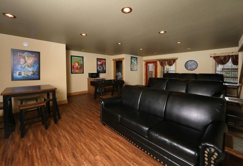 キャビン, Above It All   Four Bedroom Cabin