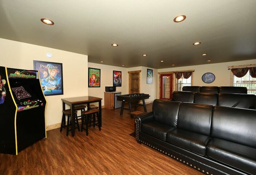 キャビン, Above It All   Four Bedroom Cabin