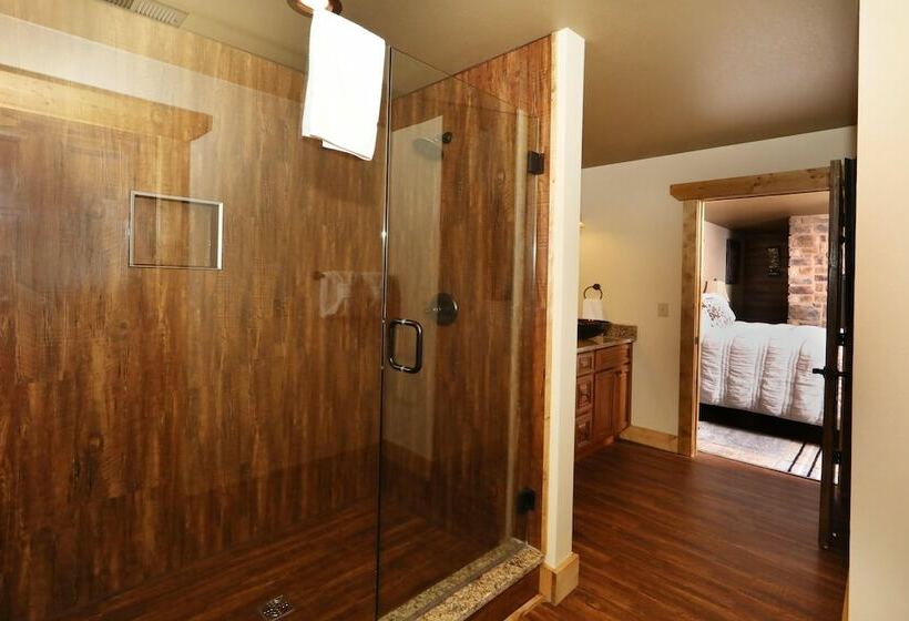 キャビン, Above It All   Four Bedroom Cabin