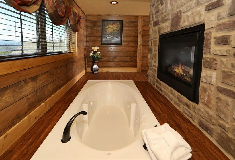 キャビン, Above It All   Four Bedroom Cabin