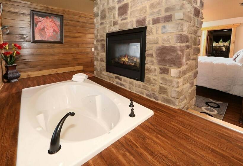 キャビン, Above It All   Four Bedroom Cabin