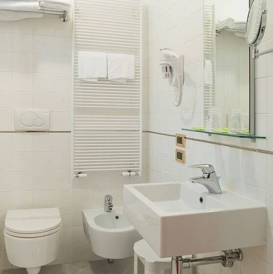 Basic Room, Al Graspo De Ua