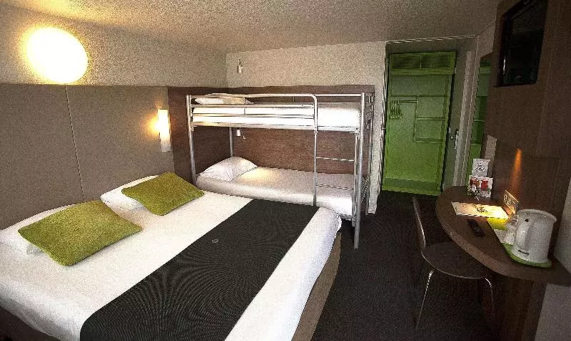 スタンダード４人部屋, Campanile Fougeres