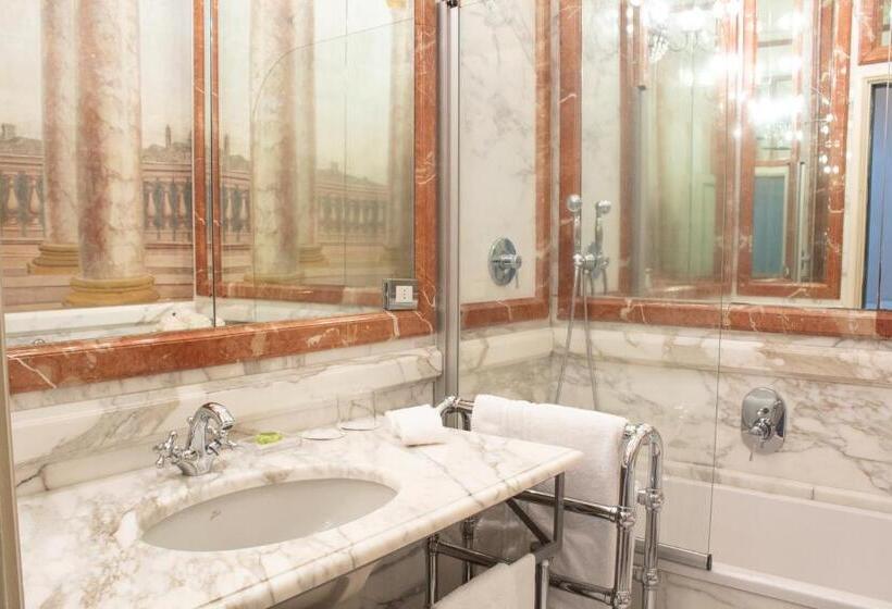 带露台的豪华间, Grand Hotel Continental Siena   Starhotels Collezione