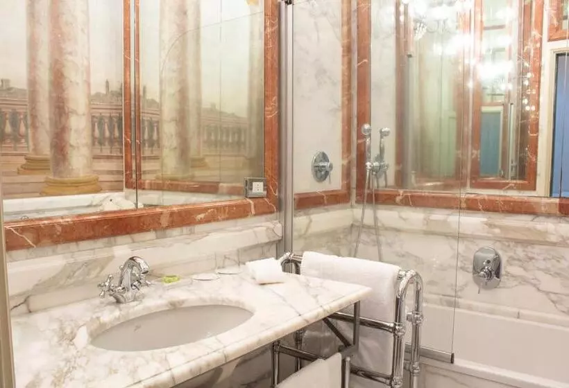 اتاق لوکس با تراس, Grand Hotel Continental Siena Starhotels Collezione