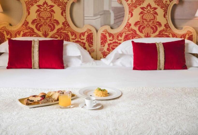 带露台的豪华间, Grand Hotel Continental Siena   Starhotels Collezione