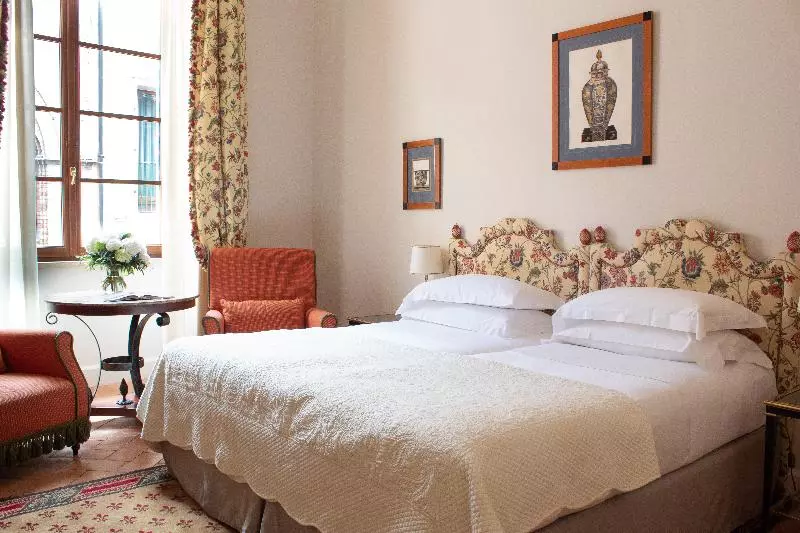 اتاق لوکس, Grand Hotel Continental Siena Starhotels Collezione