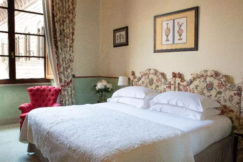 اتاق استاندارد سه نفره, Grand Hotel Continental Siena Starhotels Collezione